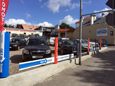 samochody bezwypadkowe na placu